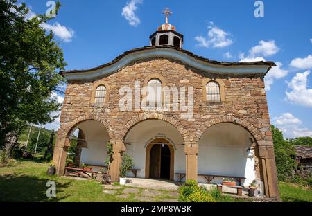 Staro Stefanovo village, église à trois nefs 'Nativité de la Bienheureuse Vierge Marie', église orthodoxe, municipalité de Lovech, Balkans, Bulgarie Banque D'Images