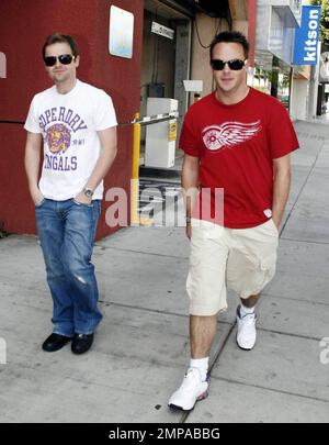 Ant et DEC, les animateurs de la télévision britannique, ont été repérés en passant devant Kitson, une boutique branchée, sur le populaire Robertson Blvd à Beverly Hills aujourd'hui. Les « chappies chiches » sont en Californie en préparation pour leurs débuts à Stateside dans le jeu ABC « Wanna Bet ». Los Angeles, Californie, 10/30/07. Banque D'Images