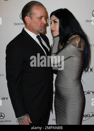 Jesse James, ex-mari de Sandra Bullock, est ouvertement affectueux avec la star de la télé-réalité et l'artiste tatouage Kat Von D sur le tapis rouge au quatrième Gala annuel de la Charité du ciel étoilé d'Elysium, qui s'est tenu au California Science Center. Los Angeles, Californie. 01/15/11. Banque D'Images