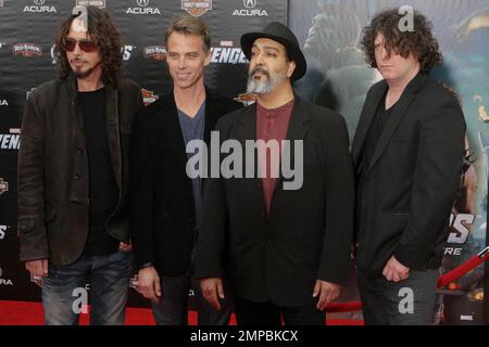 Soundgarden à la première mondiale des Avengers de Marvel au théâtre El Capitan. Los Angeles, Californie. 11th avril 2012. . Banque D'Images