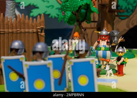 Nuremberg, Allemagne. 31st janvier 2023. Un stand Obelix et Astérix au stand Playmobil pendant le salon de nouveauté Spielwarenmesse. Le Spielwarenmesse de 72nd va de 1 février au 5, 2023. Credit: Daniel Karmann/dpa/Alay Live News Banque D'Images