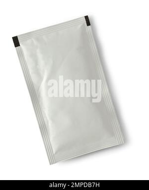 sachet blanc vierge isolé sur fond blanc, gros plan du gabarit de maquette d'emballage d'aliments ou de médicaments Banque D'Images