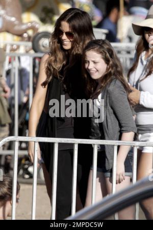 L'actrice Kate Beckinsale a participé au festival Malibu Chili Cook-Off avec la fille de 12 ans Lily Mo Sheen qui est également la fille de l'acteur Michael Sheen. L'acteur gallois et l'actrice britannique partageaient et partageaient des relations de huit ans après la rencontre lorsqu'ils se sont présentés dans une production itinérante de 'The Seagull'. Kate et Lily ont été vues s'appréciant et partageant des hugs au festival. Malibu, Californie 3rd septembre 2011. Banque D'Images