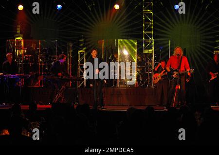 Bee Gees se produit pour la première fois sans le frère Maurice à un avantage caritatif au Westin Diplomat, Hollwood, FL, mars 2006 Banque D'Images