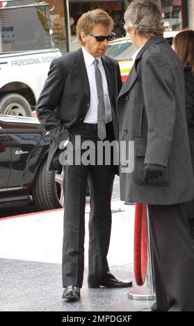 Jerry Bruckheimer assiste à la cérémonie en l'honneur de l'acteur primé aux Oscars Sir Ben Kingsley avec une étoile sur le Hollywood Walk of Fame. Kingsley, qui a été nominé pour plusieurs Academy Awards, a remporté un Oscar pour son travail dans le drame de 1982 'Gandhi'. Le célèbre acteur britannique peut être vu ensuite dans 'Prince of Persia: The Sands of Time', produit par Bruckheimer. Los Angeles, Californie. 05/27/10. . Banque D'Images