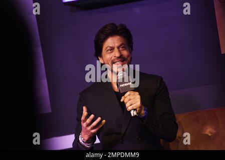 L'acteur Bollywood Shah Rukh Khan parle lors d'un événement de célébration du succès du film ''Pathaan'' à Mumbai, le 30 janvier 2023. - La superstar Shah Rukh Khan a remercié les fans lundi après que son nouveau film ''Pathaan'' a frappé des boîtes aux lettres indiennes après sa sortie la semaine dernière, apportant de l'espoir à Bollywood après une vague de faibles showings. (Photo par Indranil Aditya/NurPhoto)0 crédit: NurPhoto SRL/Alay Live News Banque D'Images