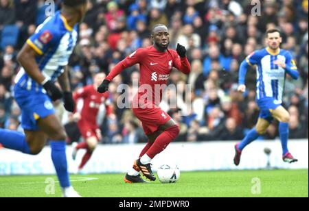 Naby Keita, de Liverpool, lors du quatrième tour de la coupe Emirates FA entre Brighton & Hove Albion et Liverpool au stade de la communauté American Express, Brighton, Royaume-Uni - 29th janvier 2023 photo Simon Dack/Telephoto Images usage éditorial exclusif. Pas de merchandising. Pour les images de football, les restrictions FA et Premier League s'appliquent inc. Aucune utilisation Internet/mobile sans licence FAPL - pour plus de détails, contactez football Dataco Banque D'Images