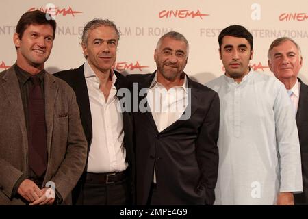 La productrice Duane Baughman (C), Présidente du Parti des peuples du Pakistan et fils de l'ancien Premier ministre pakistanais Benazir Bhutto, de Bilawal Zardari Bhutto et du producteur Mark Siegel (R) lors de l'appel photo pour "Bhutto" lors du Festival international du film de Rome de 5th. Rome, ITA. 10/30/10. Banque D'Images