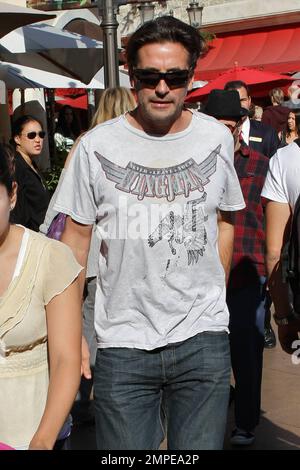 Billy Baldwin vient au Grove pour encourager sa femme Chynna Phillips qui a joué avec son groupe pop Wilson Phillips. Los Angeles, Californie. 11/09/10. Banque D'Images