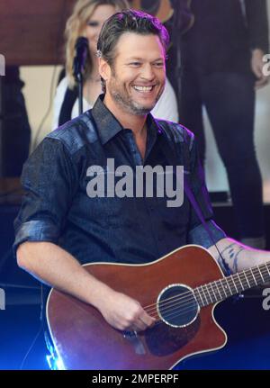 Blake Shelton se produit en direct au salon Today pour la série de concerts à New York, New York. 5th août 2016. Banque D'Images