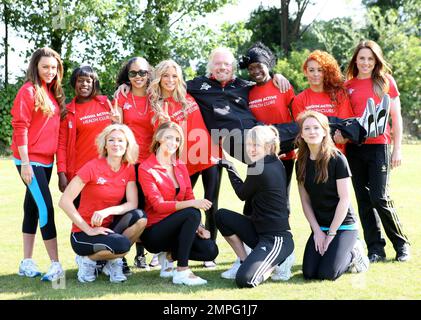 Nell McAndrew, Melanie Chisholm, Richard Branson, Liz Locke, Michelle Heaton, Olivia Hallinan, Vida, Tameka Empson et Chloe Madeley lors du dévoilement de l'équipe de célébrités de Richard Branson pour le triathlon Virgin Active London. Londres, Royaume-Uni. 6/7/11. Banque D'Images