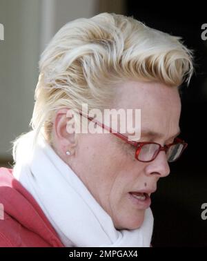 Exclusif !! Brigitte Nielsen et son jouet Mattia Dessi déjeunent au Cafe Med à West Hollywood, Californie. Nielsen, qui n'aurait que 43 ans, semble montrer des signes d'âge. 1/28/07 Banque D'Images