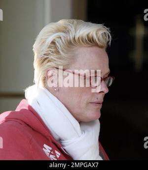Exclusif !! Brigitte Nielsen et son jouet Mattia Dessi déjeunent au Cafe Med à West Hollywood, Californie. Nielsen, qui n'aurait que 43 ans, semble montrer des signes d'âge. 1/28/07 Banque D'Images