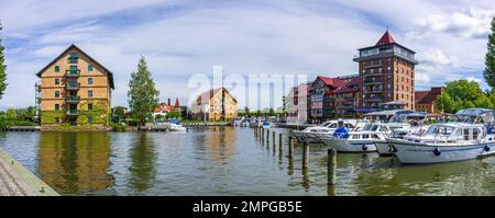 Entrepôt résidentiel et port de Neustrelitz, Mecklembourg-Poméranie occidentale, Allemagne, Europe, statut 4 août, 2016. Banque D'Images