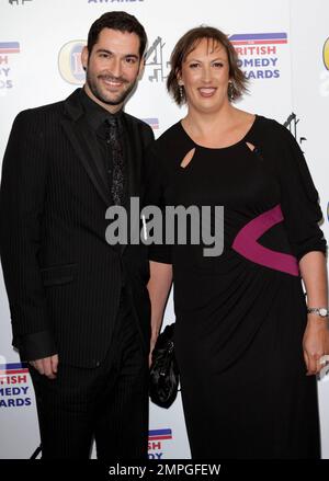 Miranda Hart (R) arrive aux British Comedy Awards, qui se tiennent à l'Arena O2 et sont accueillis par Jonathan Ross. Londres, Royaume-Uni. 01/22/11. Banque D'Images
