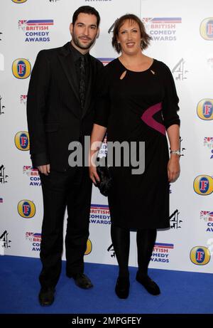 Miranda Hart (R) arrive aux British Comedy Awards, qui se tiennent à l'Arena O2 et sont accueillis par Jonathan Ross. Londres, Royaume-Uni. 01/22/11. Banque D'Images