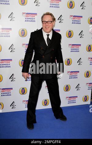 Vic Reeves arrive aux British Comedy Awards, qui se tiennent à l'Arena O2 et sont accueillis par Jonathan Ross. Londres, Royaume-Uni. 01/22/11. Banque D'Images