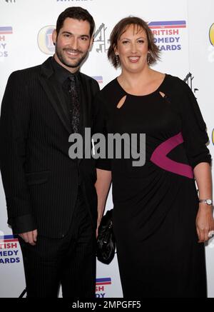Miranda Hart (R) arrive aux British Comedy Awards, qui se tiennent à l'Arena O2 et sont accueillis par Jonathan Ross. Londres, Royaume-Uni. 01/22/11. Banque D'Images