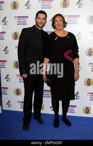 Miranda Hart (R) arrive aux British Comedy Awards, qui se tiennent à l'Arena O2 et sont accueillis par Jonathan Ross. Londres, Royaume-Uni. 01/22/11. Banque D'Images