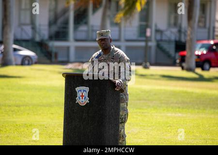 Lieutenant-général R. Scott Dingle, États-Unis Le chirurgien général de l'armée et le commandant général des États-Unis Le Commandement médical de l'Armée de terre s'adresse à la mission de préparation de l'Armée de terre de MEDCOM à l'audience lors de la cérémonie de renouvellement du Commandement régional de la santé – Pacifique (RHC-P) au Commandement de la préparation médicale, Pacifique (CRM, P), sur 18 octobre 2022, à la base militaire de fort Shafter. (É.-U. Photo de l'armée) Banque D'Images