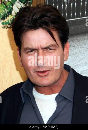 Charlie Sheen participe à un événement célébrant l'achat par Planet Hollywood de la chaîne de restaurants italiens Buca di Beppo. L'événement a également célébré l'ouverture du restaurant Buca de Beppo à Universal CityWalk à Hollywood. Buca di Beppo servira maintenant la nouvelle liqueur Premium de Limoncello de Danny DeVito, avec une partie du produit des ventes de Limoncello qui profitera à la Heart Association. Los Angeles, Californie. 1/28/09. Banque D'Images