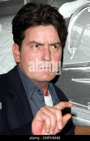 Charlie Sheen participe à un événement célébrant l'achat par Planet Hollywood de la chaîne de restaurants italiens Buca di Beppo. L'événement a également célébré l'ouverture du restaurant Buca de Beppo à Universal CityWalk à Hollywood. Buca di Beppo servira maintenant la nouvelle liqueur Premium de Limoncello de Danny DeVito, avec une partie du produit des ventes de Limoncello qui profitera à la Heart Association. Los Angeles, Californie. 1/28/09. Banque D'Images