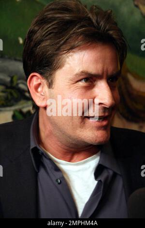 Charlie Sheen participe à un événement célébrant l'achat par Planet Hollywood de la chaîne de restaurants italiens Buca di Beppo. L'événement a également célébré l'ouverture du restaurant Buca de Beppo à Universal CityWalk à Hollywood. Buca di Beppo servira maintenant la nouvelle liqueur Premium de Limoncello de Danny DeVito, avec une partie du produit des ventes de Limoncello qui profitera à la Heart Association. Los Angeles, Californie. 1/28/09. Banque D'Images