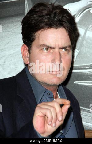 Charlie Sheen participe à un événement célébrant l'achat par Planet Hollywood de la chaîne de restaurants italiens Buca di Beppo. L'événement a également célébré l'ouverture du restaurant Buca de Beppo à Universal CityWalk à Hollywood. Buca di Beppo servira maintenant la nouvelle liqueur Premium de Limoncello de Danny DeVito, avec une partie du produit des ventes de Limoncello qui profitera à la Heart Association. Los Angeles, Californie. 1/28/09. Banque D'Images