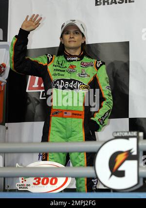 Danica Patrick, pilote de l'Indy Racing League, célèbre sa deuxième place au Cafe do Brasil Indy 300 qui s'est tenu au Homestead - Miami Speedway. Homestead, Floride. 10/02/10. Banque D'Images