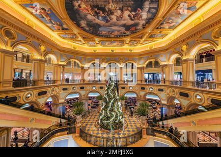 Macao - 18 décembre 2016 : intérieur du casino le soir du nouvel an. Banque D'Images