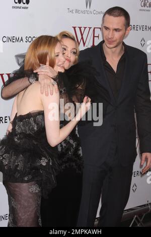 Andrea Riseborough, Madonna et James d'Arcy assistent à la première du « W.E. » de la compagnie Weinstein au théâtre Ziegfeld de New York, sur 23 janvier 2012. Crédit photo : Henry McGee/MediaPunch Banque D'Images