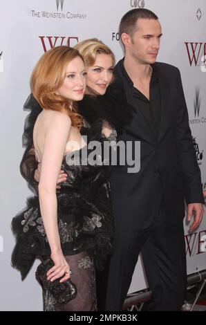 Andrea Riseborough, Madonna et James d'Arcy assistent à la première du « W.E. » de la compagnie Weinstein au théâtre Ziegfeld de New York, sur 23 janvier 2012. Crédit photo : Henry McGee/MediaPunch Banque D'Images