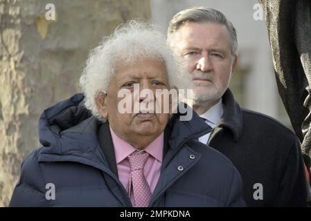 Lord Desai / Meghnad Jagdishchandra Desai, Baron Desai de St Clément Danes. Économiste et collègue travailliste, - lors d'un événement de la statue du Mahatma Gandhi i Banque D'Images