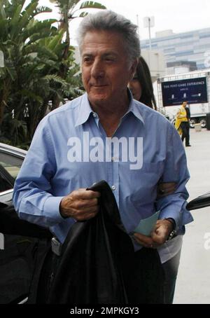 Dustin Hoffman arrive au Staples Center pour un match de basketball DE LA Lakers qui a vu les Lakers battre les Phoenix Suns 128-107. Los Angeles, Californie. 05/17/10. Banque D'Images