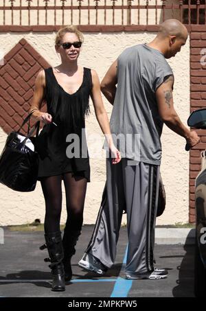 Kym Johnson et Hines Ward quittent le studio de répétition pour « Dancing with the Stars » à Hollywood, Californie. 5/20/11 Banque D'Images