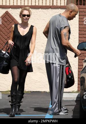 Kym Johnson et Hines Ward quittent le studio de répétition pour « Dancing with the Stars » à Hollywood, Californie. 5/20/11 Banque D'Images