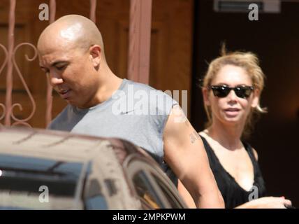 Hines Ward et Kym Johnson quittent le studio de répétition pour « Dancing with the Stars » à Hollywood, Californie. 5/20/11 Banque D'Images