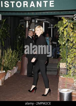 Cate Blanchett assiste au dîner pré-Oscar de Chanel et Charles Finch au restaurant Madeo. Los Angeles, Californie. 02/26/11. Banque D'Images