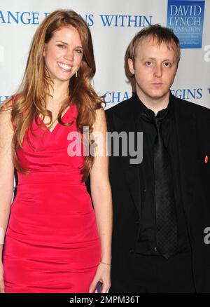 James McCartney à The change commence dans le cadre du gala bieneit qui a eu lieu au Metropolitan Museum o Art de New York, NY. 12/13/10. Banque D'Images