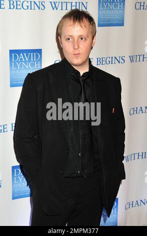 James McCartney à The change commence dans le cadre du gala bieneit qui a eu lieu au Metropolitan Museum o Art de New York, NY. 12/13/10. Banque D'Images