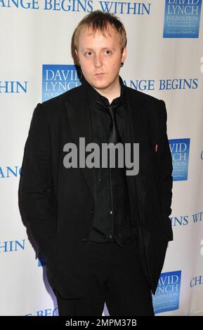 James McCartney à The change commence dans le cadre du gala bieneit qui a eu lieu au Metropolitan Museum o Art de New York, NY. 12/13/10. Banque D'Images