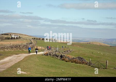 Bowstonegate près de Lyme Park lors d'un jour de printemps brillant Cheshire Angleterre Banque D'Images