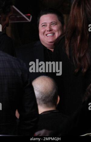 Chaz Bono assiste à la cérémonie d'impression des mains et des pieds du théâtre chinois de Grauman en hommage à la maman cher. Los Angeles, Californie. 11/18/10. Banque D'Images