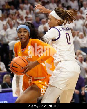 Baton Rouge, États-Unis. 30th janvier 2023. Le Tennessee Lady Volunteers avance Rickea Jackson (2) tente de faire un pas sur LSU Lady Tigers avance LaDazhia Williams (0) lors d'un match de basket-ball universitaire féminin au Pete Maravich Assembly Centre à bâton Rouge, Louisiane, lundi, 30 janvier 2022. (Photo de Peter G. Forest/Sipa USA) crédit: SIPA USA/Alay Live News Banque D'Images