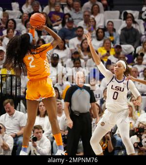 Baton Rouge, États-Unis. 30th janvier 2023. Tennessee Lady Volunteers Forward Rickea Jackson (2) tire un cavalier contre LSU Lady Tigers Forward LaDazhia Williams (0) lors d'un match de basket-ball universitaire féminin au Pete Maravich Assembly Centre à bâton Rouge, Louisiane, lundi, 30 janvier 2022. (Photo de Peter G. Forest/Sipa USA) crédit: SIPA USA/Alay Live News Banque D'Images