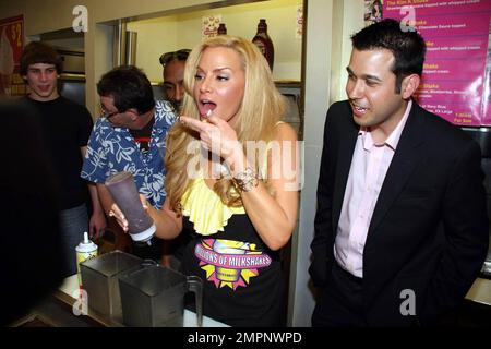 Cindy Margolis lance son milkshake personnel à des millions de Milkshakes à Los Angeles, CA. 3/27/10. Banque D'Images