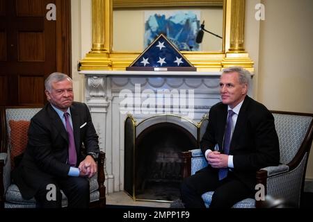 Washington, États-Unis. 31st janvier 2023. Le président de la Chambre Kevin McCarthy (R-CA), à droite, et le roi Abdullah II de Jordanie, à gauche, assis pour une photo avant une réunion, aux États-Unis Capitole, à Washington, DC, le mardi, 31 janvier, 2023. (Graeme Sloan/Sipa USA) Credit: SIPA USA/Alay Live News Banque D'Images