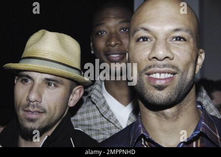 La royauté du rap de Chicago, devenue acteur, Common, était à Sunda pour l'événement « Girls » Night Out » CheekyChicago.com's pour célébrer l'ouverture du film Just Wright. Parmi les gens sur place pour partager les festivités étaient l'auteur Zondra Hughes, le propriétaire de Sunda Billy DEC, et George Daniels de la salle de musique de Georg. Commune est arrivée à 10pm et a bavardé avec les fans et a posé pour des photos. Chicago, Illinois. 4/29/10. Banque D'Images