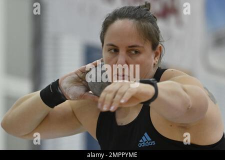 Nehvizdy, République tchèque. 31st janvier 2023. Anita Marton, de Hongrie, est en compétition dans le tir mis lors de la rencontre des étoiles à Nehvizdy en salle d'athlétisme de la catégorie argent du Tour mondial en salle, sur 31 janvier 2023, à Nehvizdy, en République tchèque. Crédit : Josef Vostarek/CTK photo/Alay Live News Banque D'Images