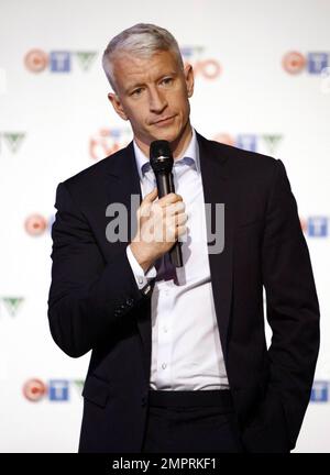 Anderson Cooper à une conférence de presse pour CTV Upfront à Toronto, ONTARIO. 6/2/11. Banque D'Images